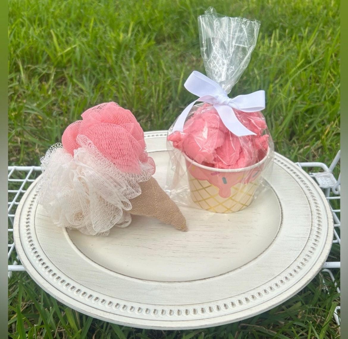 4 Scoops of Strawberry Goat’s Milk Soap & Loofah Set