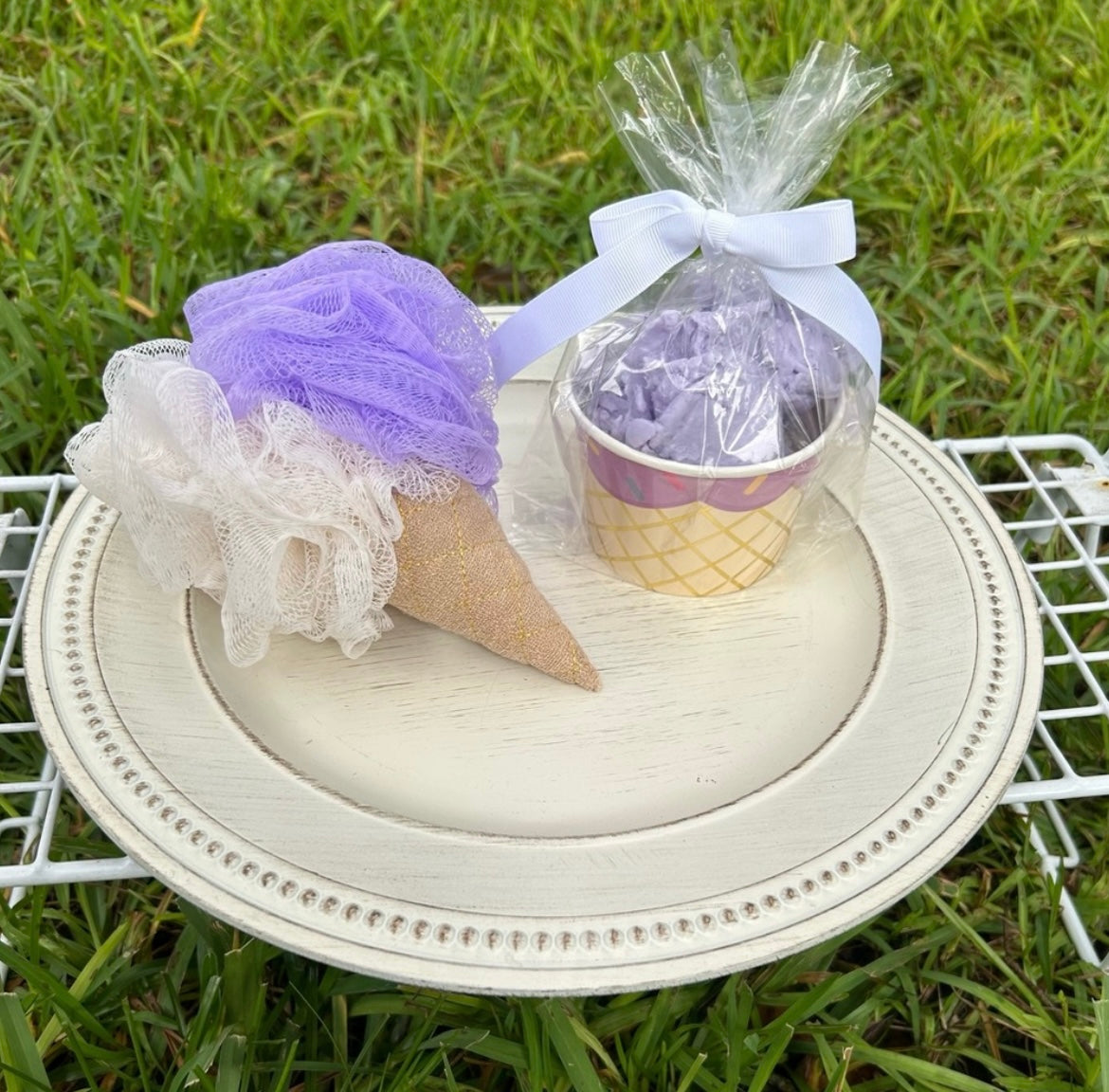 4 Scoops of Lavender Goat’s Milk Soap & Loofah Set