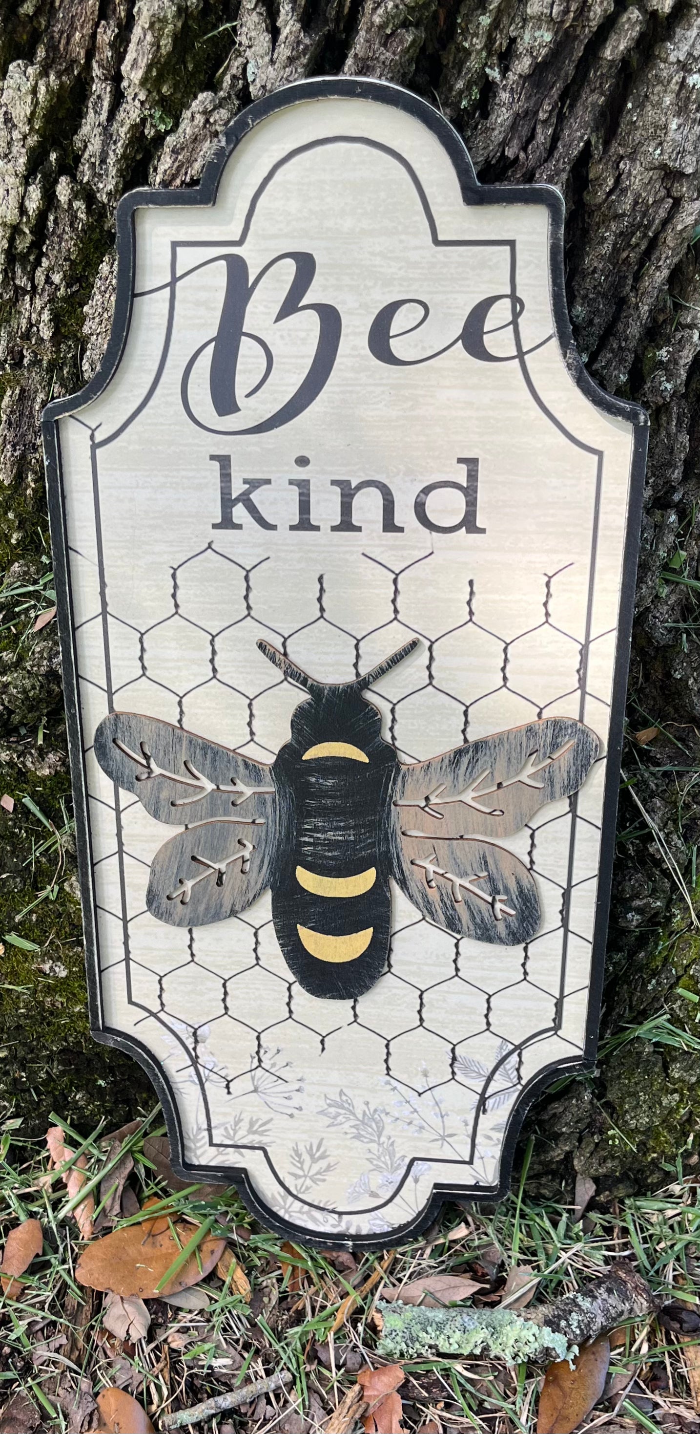 Bee Hanging Wall Decor